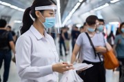 天津地铁领口罩，及时服务，保障市民健康！