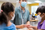 如何安全领取儿童口罩？